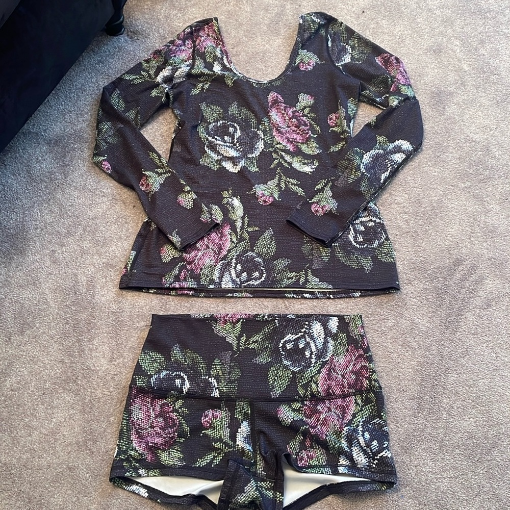 🐿️ Lululemon Garden Party Shorts & Top